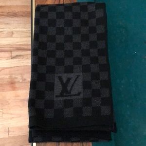 Louis Vuitton scarf black/gray 4.5”